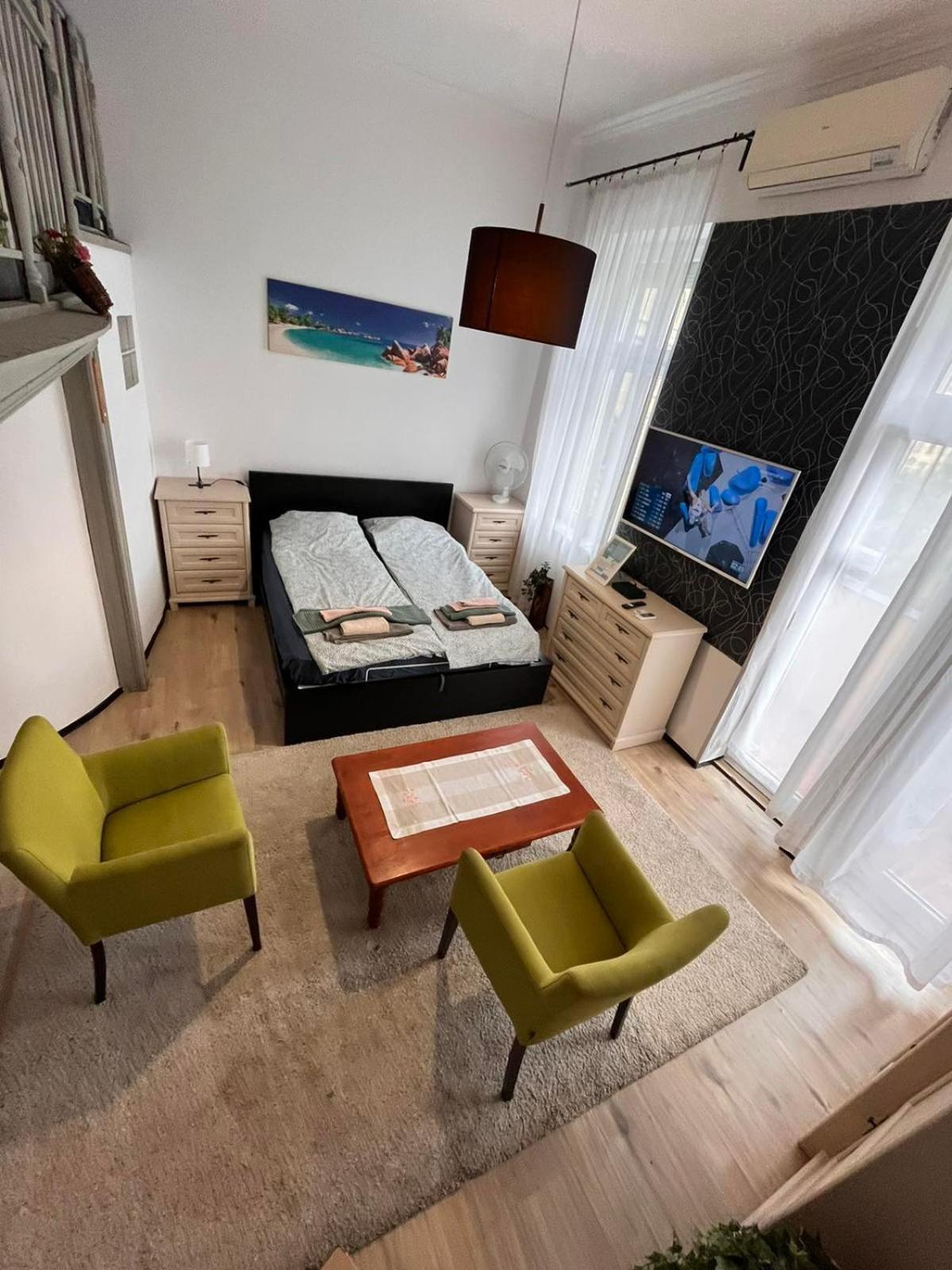 Apartamento Kalvaria With Balcony, Free Parking And Ac Budapest Exterior foto