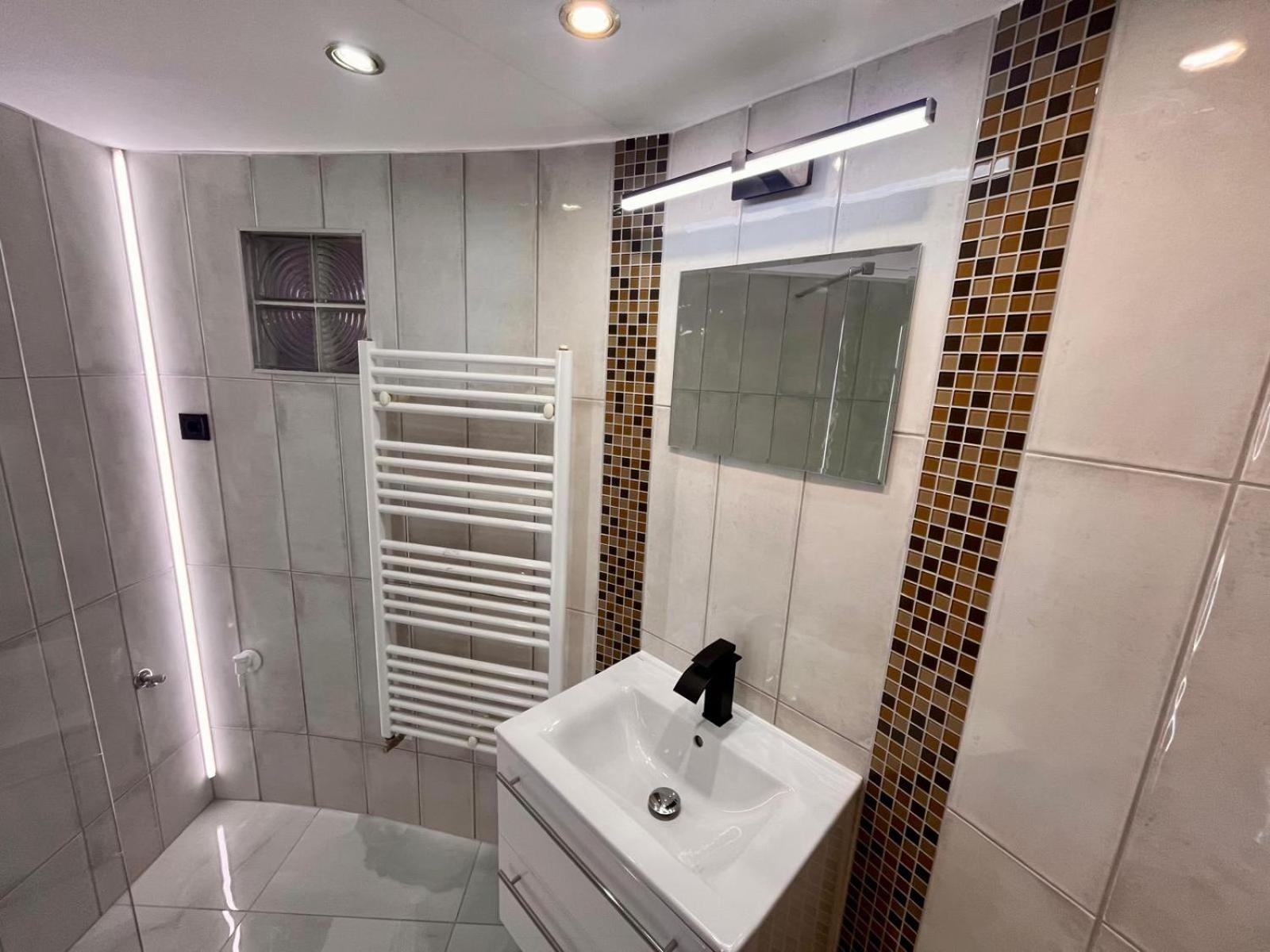 Kalvaria With Balcony, Free Parking And Ac Budapest Exterior foto
