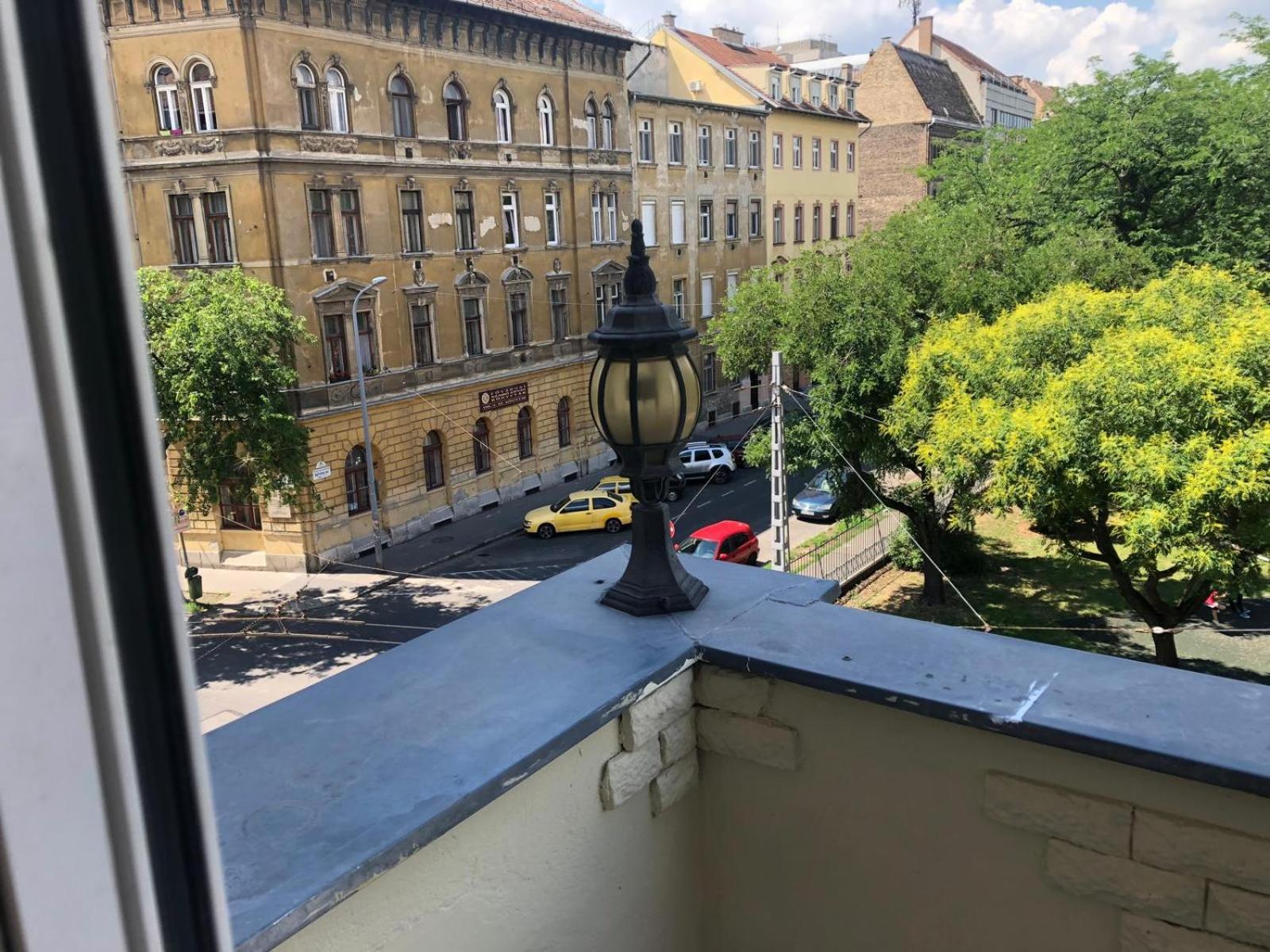 Apartamento Kalvaria With Balcony, Free Parking And Ac Budapest Exterior foto